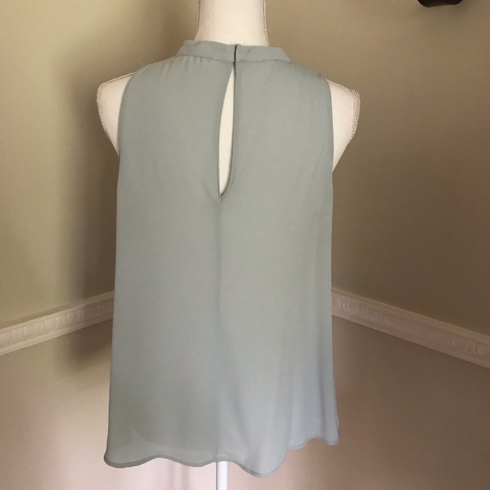 Lush sleeveless top - Picture 2 of 4